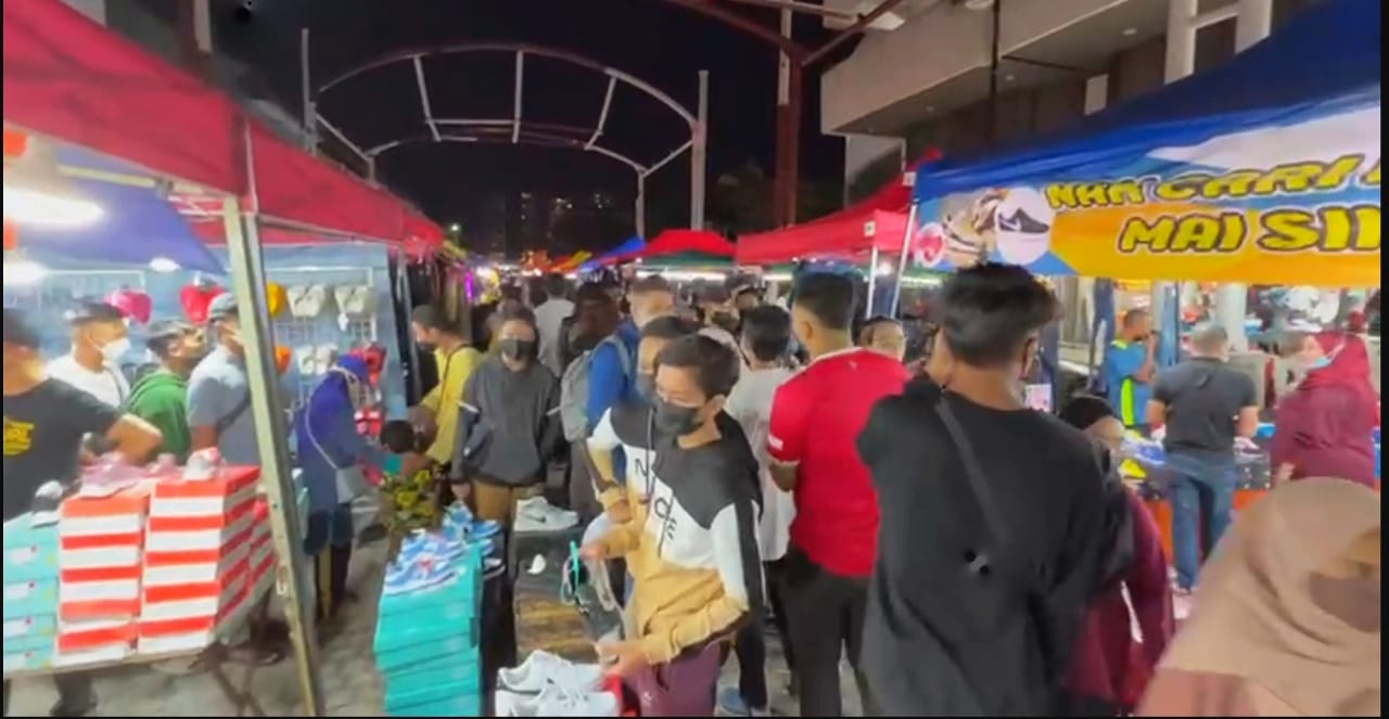 Do Not Neglect SOPs During Festive Shopping Rush | Ipoh Echo